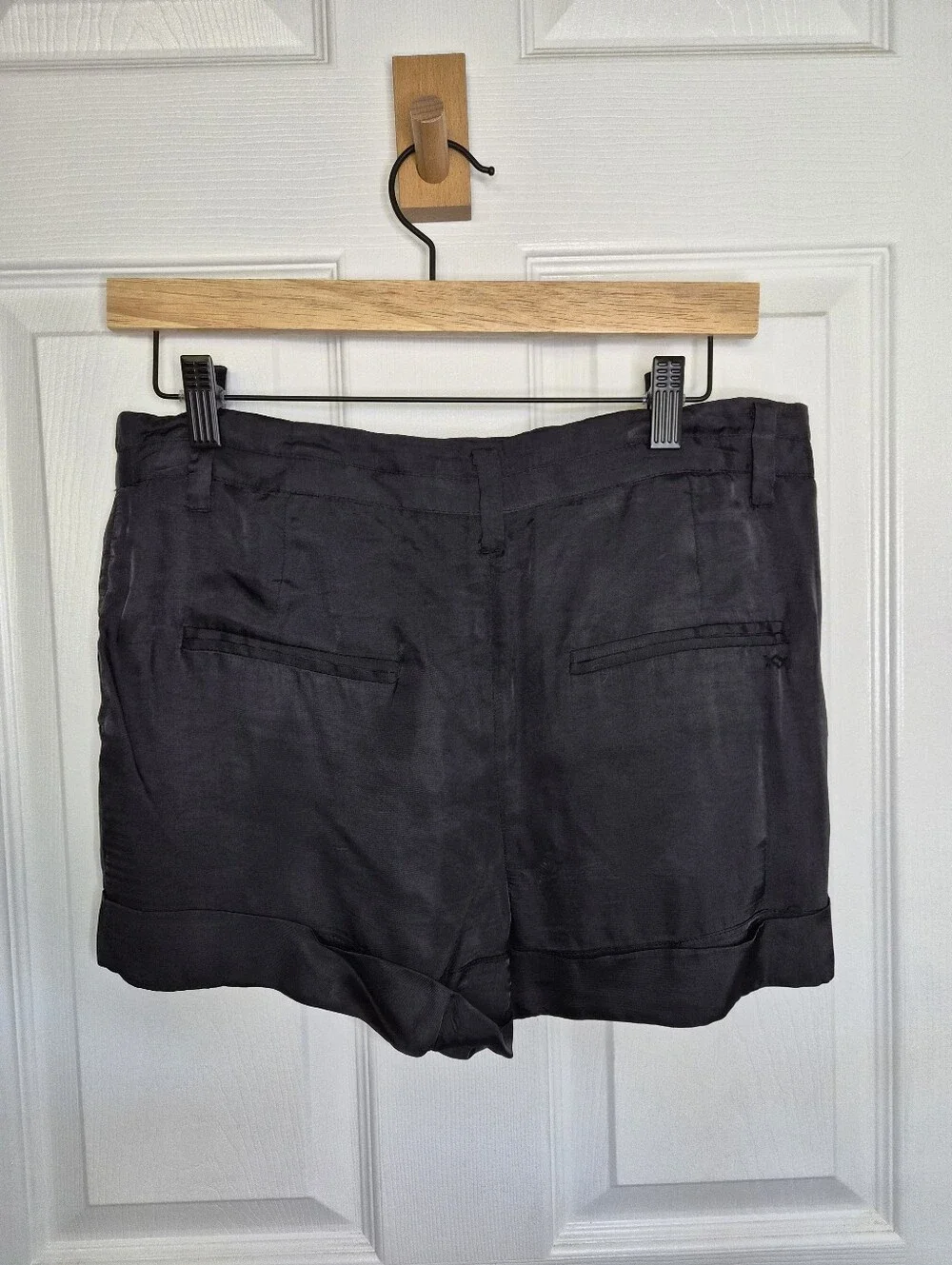 Elizabeth and James Black Pleated Cuffed Satin Shorts Women's Size S - Picture 5 of 14